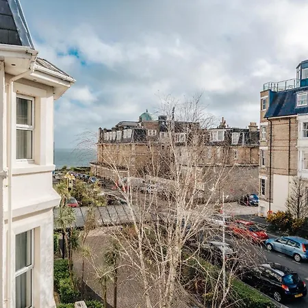 Spacious 2 Bedroom Flat Near Beach And Town Centre-2