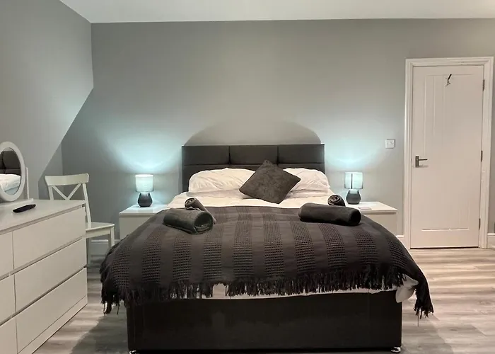 Entire Spacious 4 Bedroom In